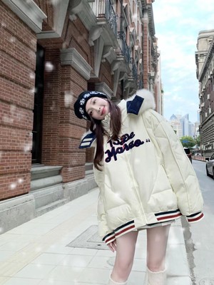 小熊加厚保暖毛领连帽羽绒服