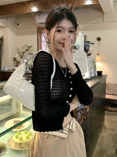 Real shooting, real price, new Korean style, design sense, niche, irregular diagonal button hollowed out knitted cardigan top