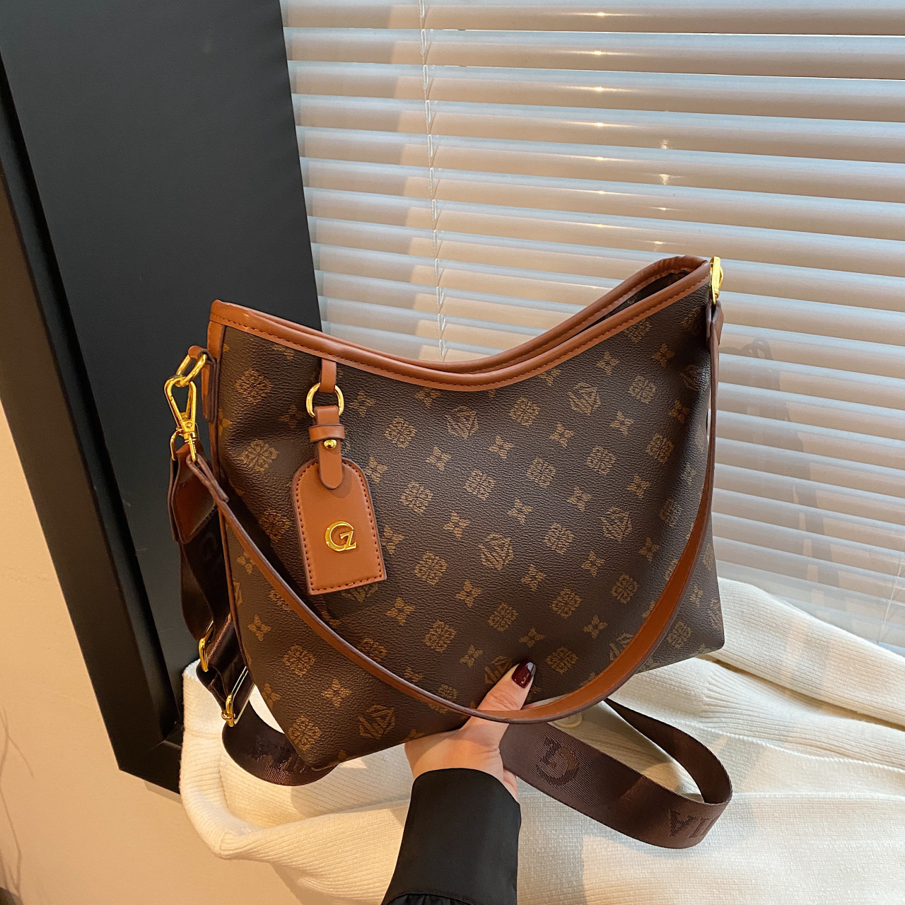 爆款老花宽肩带托特包大容量