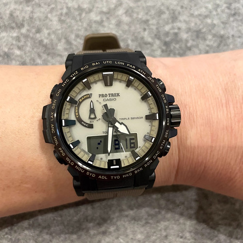 卡西欧登山户外高度气压太阳能