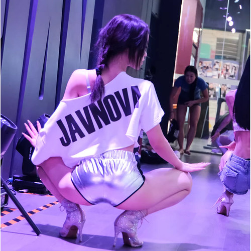 白色短款露脐宽松爵士舞上衣辣妹性感烫钻heels舞蹈服装跳舞短袖