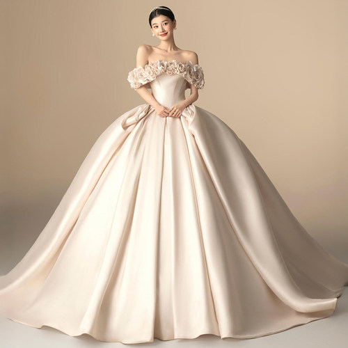 影楼主题拍照服装内景花朵婚纱