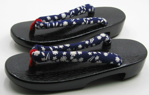 Оригинальный мононский снег, дикая роза Qi Louo Slapper Slipper Сплошная древесина резиновая дно Coster Butterfly Cos и Wind