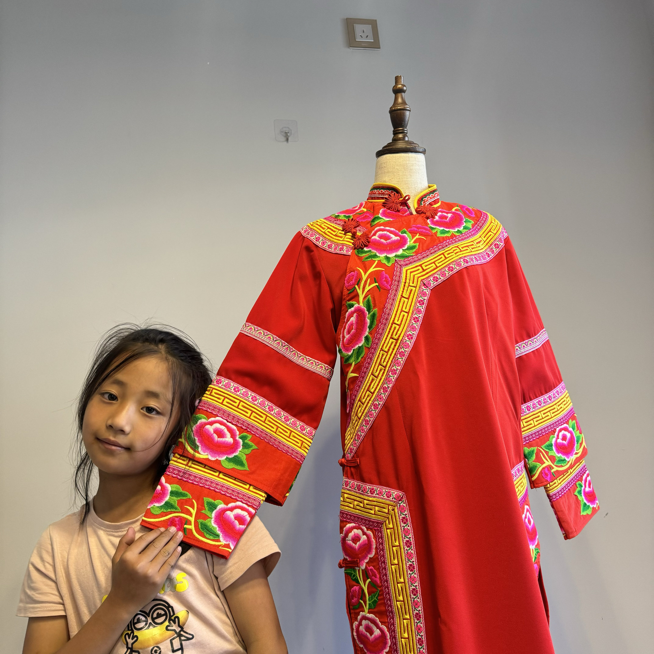 安多姑娘推荐正宗阿坝州民族服饰羌族服饰定制绣花精致羌服定制