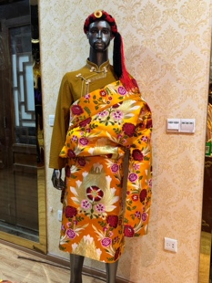 安多姑娘推荐男式演出藏族服饰男式棉麻衬衫和金色金卡藏袍套装