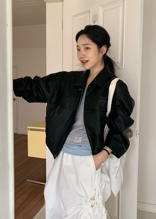 【cuckoo】韩国官网代购 简约黑色松紧下摆皮衣 from beginning