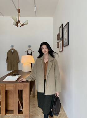 2026年秋冬款女款北欧极简羊绒外套