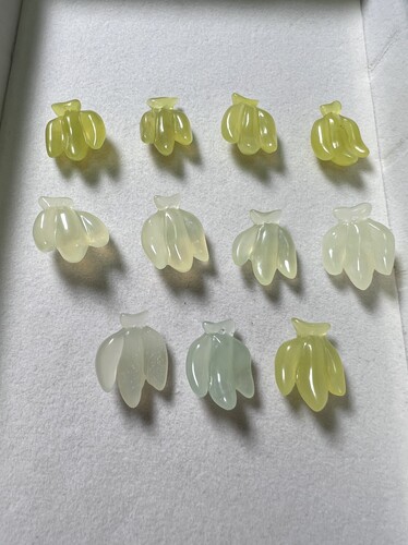 岫玉香蕉吊坠孔配件天然玉石多样性随机一个
