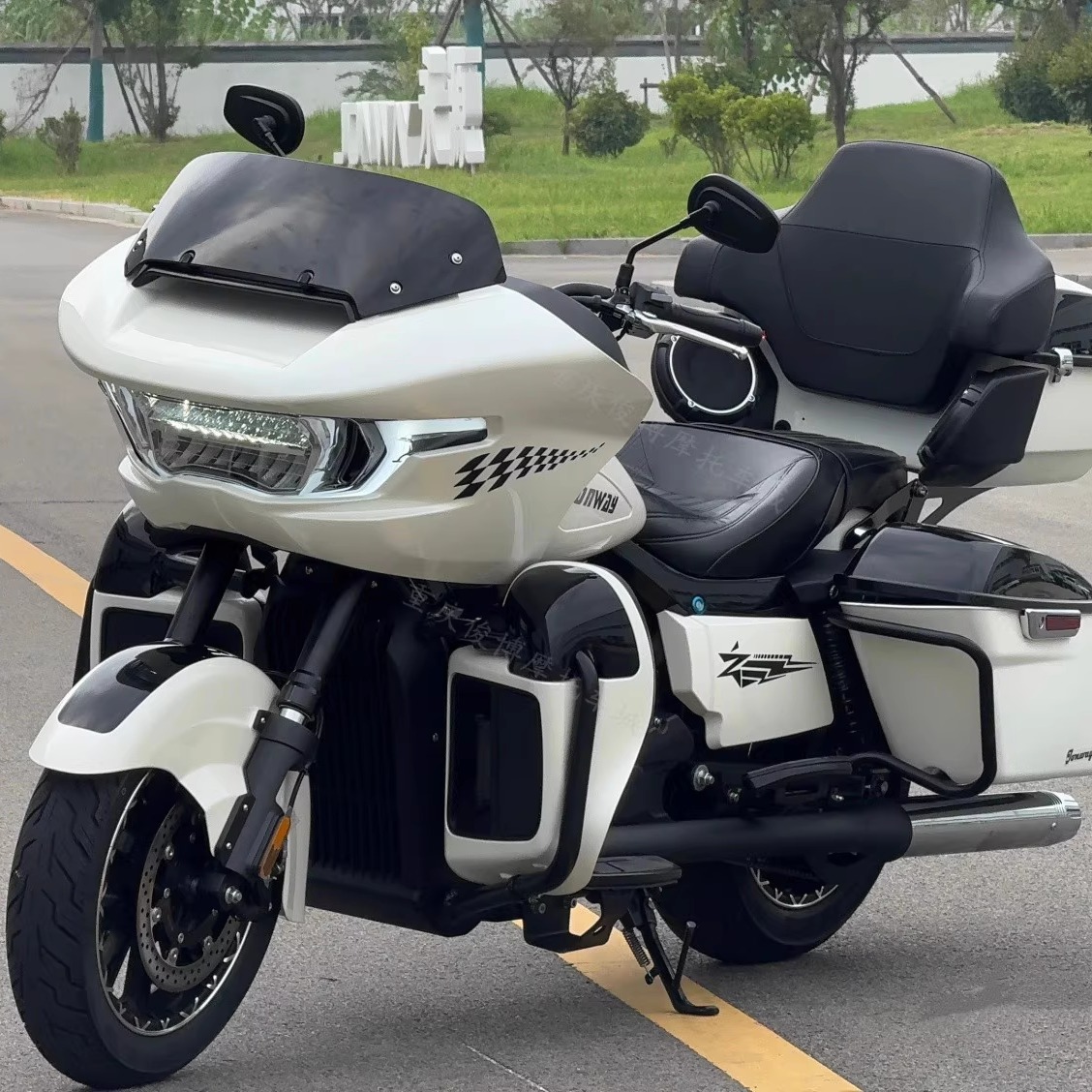 威擎800太子摩托车大滑翔