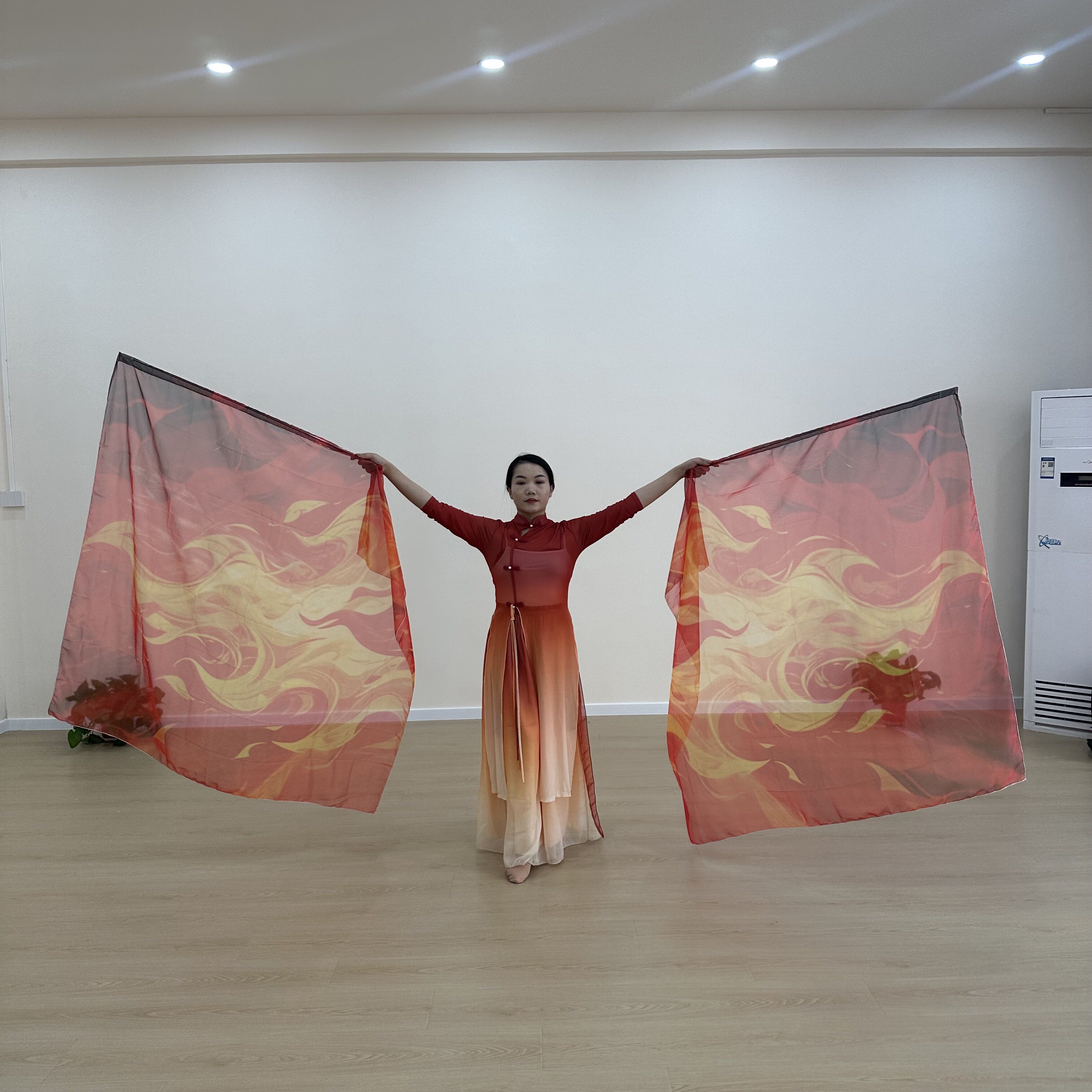 新款火焰赞美旗舞台演出道具纱巾彩绸美旗肚皮舞东方舞敬拜旗表演