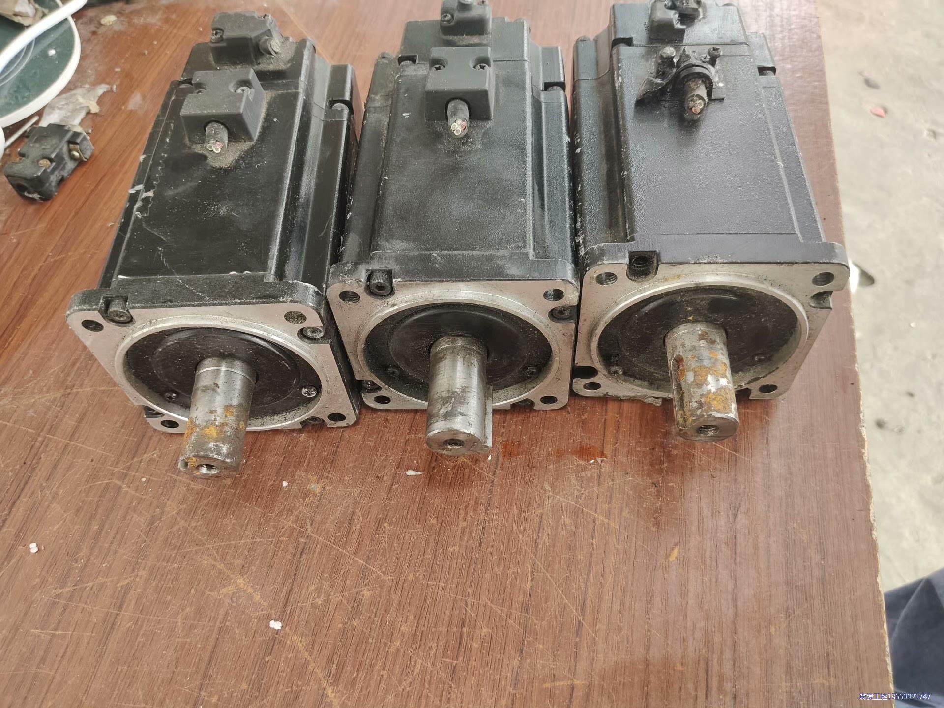 包邮 施耐德伺服电机 型号BCH0802O12A1C设备剪线议价商品