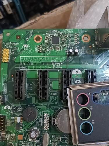 戴尔B75主板，具体型号为MIB75R，挡板及无线网卡在，正议价商品