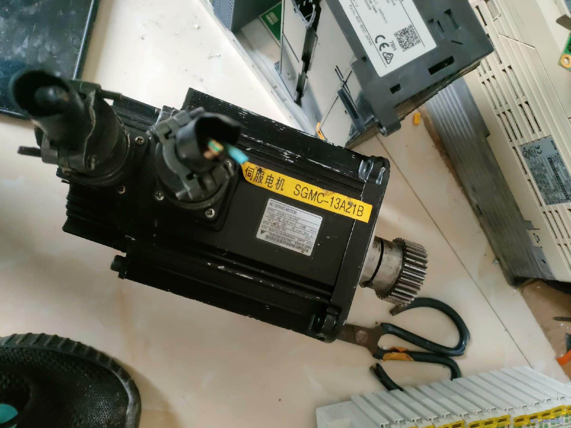 安川伺服电机SGMG-13A2AB，实拍图，成色看图。拆机包议价商品