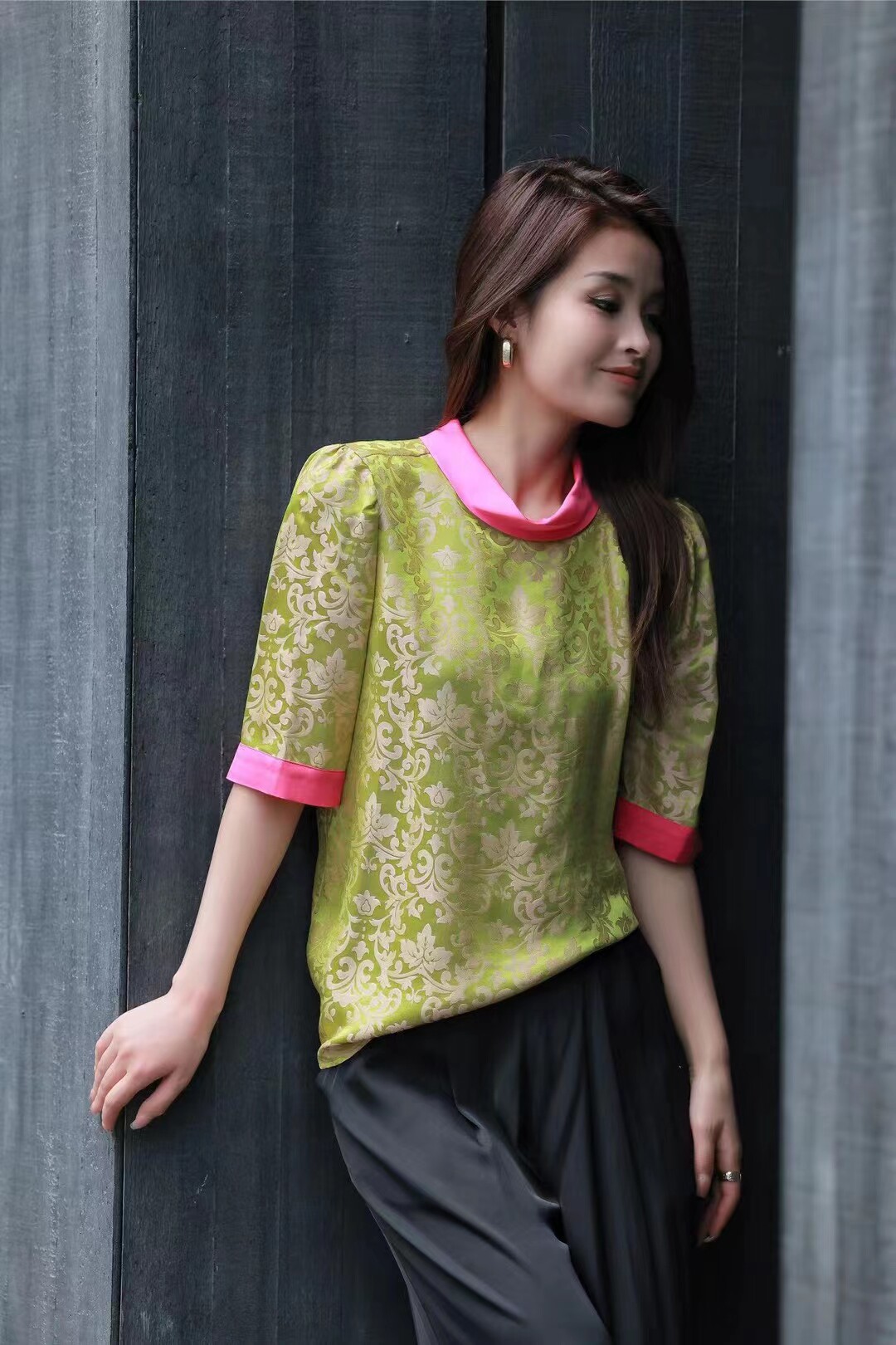 2023春夏新品new高档欧货真丝提花桑蚕丝时髦精中袖上衣女装