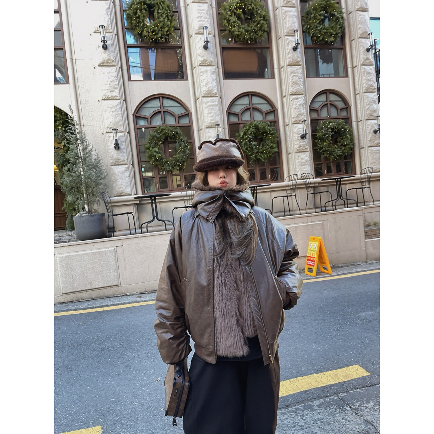 LANGBOOM 时髦松弛感 复古可拆卸帽子围巾美式短款皮衣毛外套