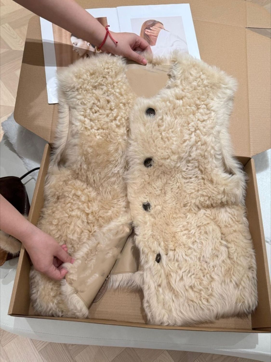 2025秋冬新款时尚皮毛一体马甲女短款百搭仿羊羔绒马夹背心高档