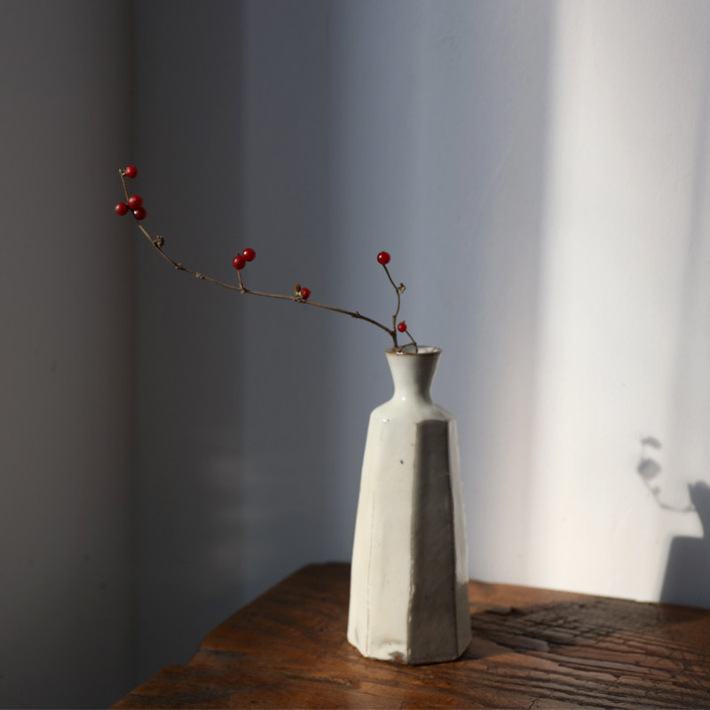 日本陶艺家花岗隆手作白釉陶瓷花瓶日式粉引棱面花插茶席花艺花器