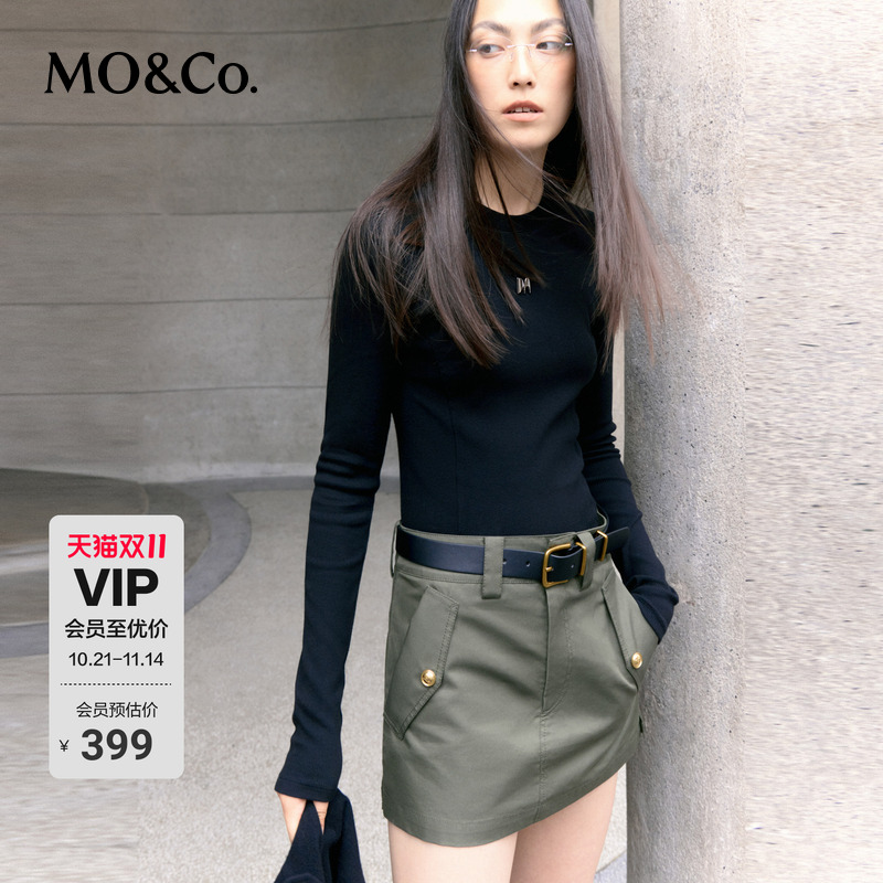 MOCO金属章仔弧形摆修身针织T恤