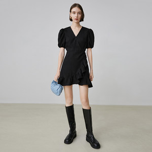 范洛2022夏季新款法式连衣裙设计感小众V领茶歇裙收腰小黑裙子女