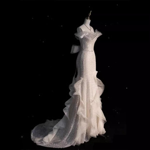 一字肩礼服白色亮片主持人连衣裙轻奢高定年会性感模特走秀敬酒服