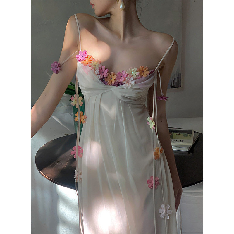 立体花朵美背吊带连衣裙度假仙女