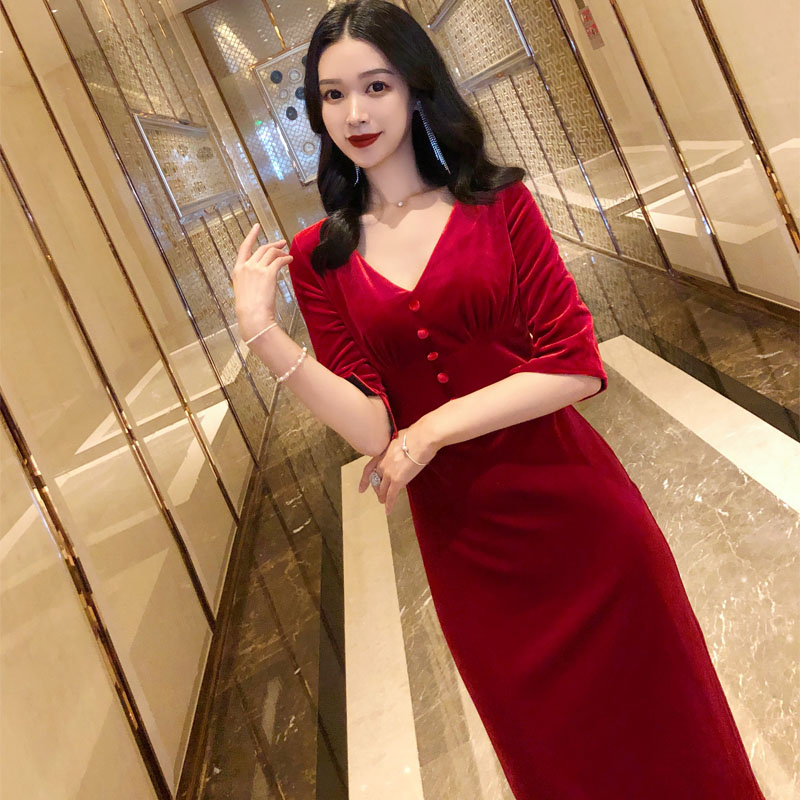 参加婚礼红色礼服新娘敬酒服订婚结婚宴会年会秋冬复古丝绒连衣裙