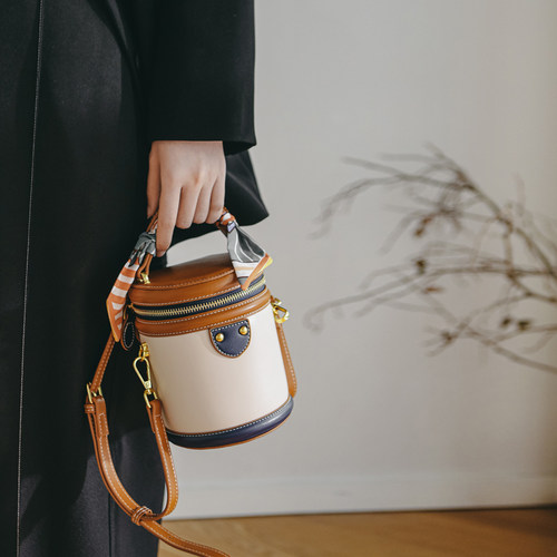 小众设计复古撞色水桶包送丝巾