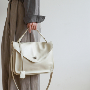 高级感大容量软皮邮差包包女2025新款简约百搭单肩斜挎包通勤包潮