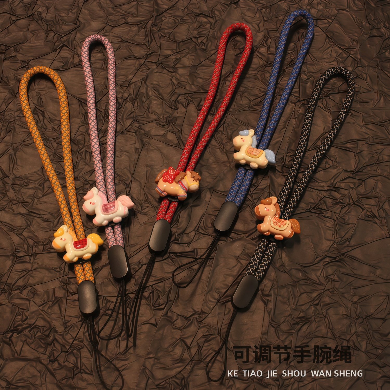 马年创意反光短款手机挂绳可爱亮面小马护腕绳钥匙扣挂件包包挂饰