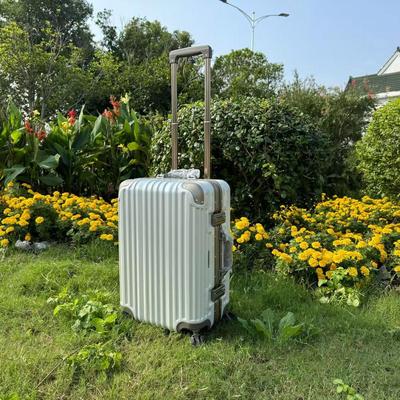 热销箱包Tenacious Movement  大容量密码箱学生复古箱高端旅行箱