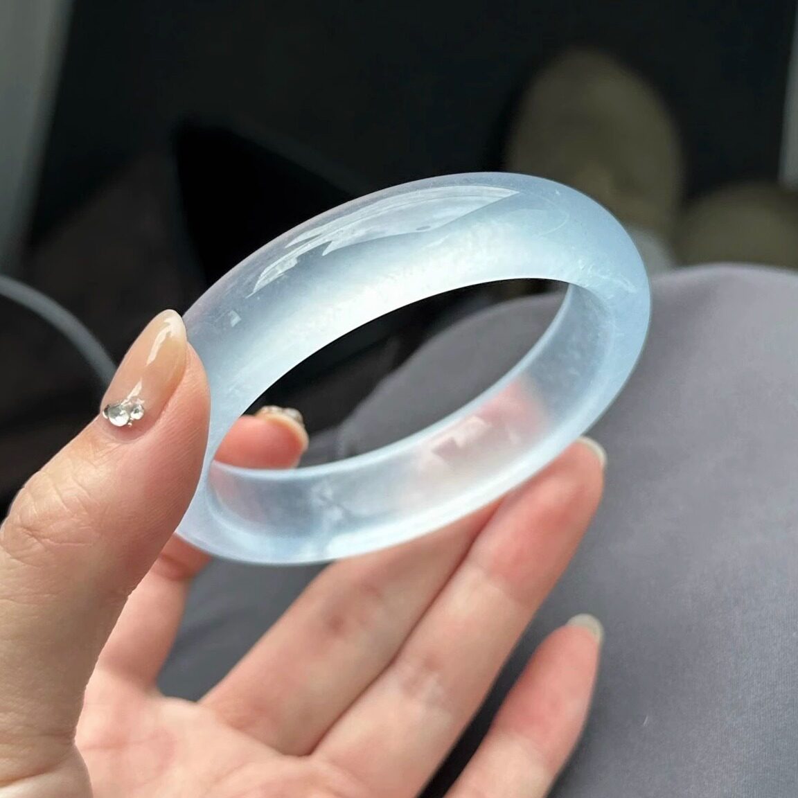 水沫玉手镯高冰冰透玉石蓝水镯子女款冰种海蓝宝色石英岩扁条玉镯