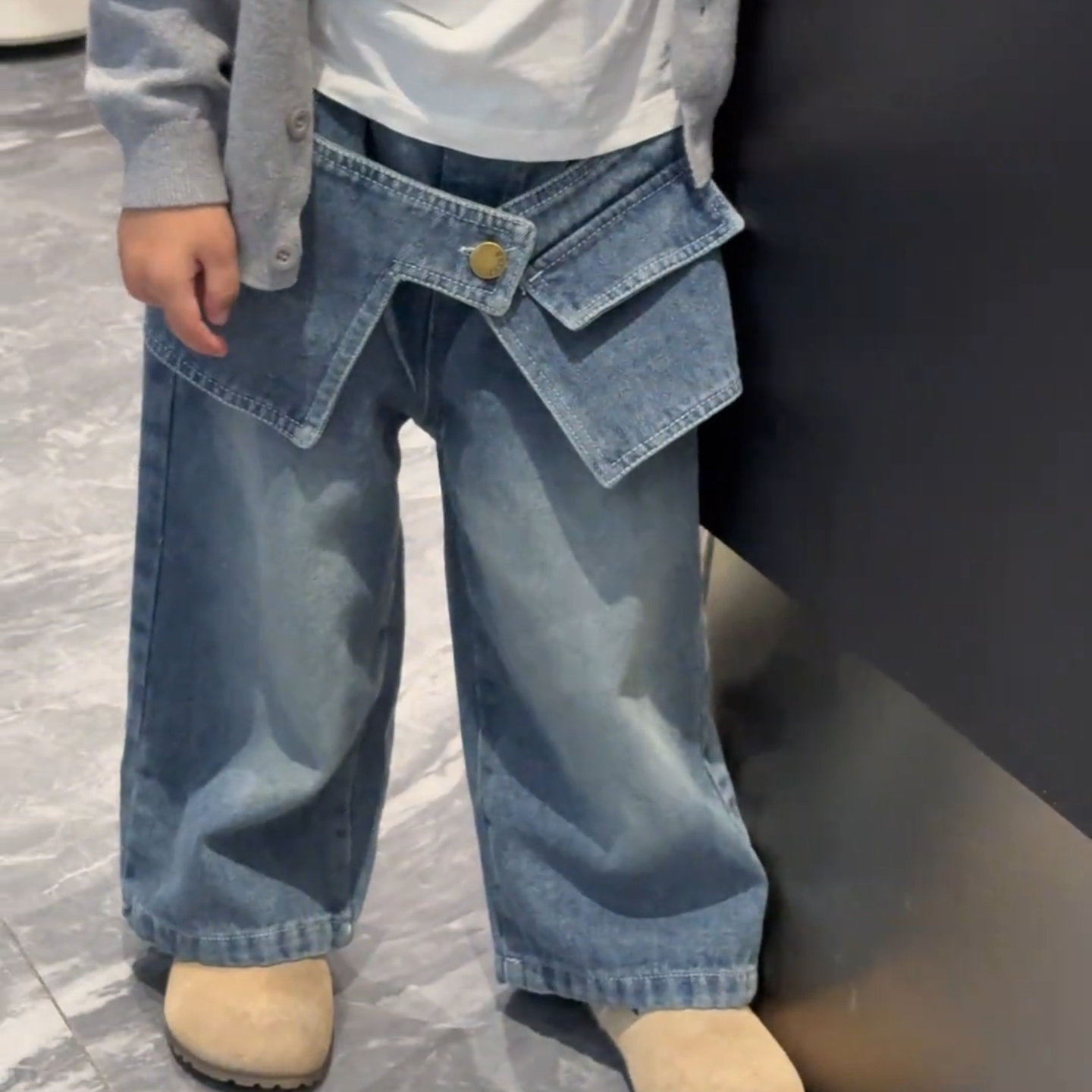 男童牛仔裤2026秋季新款女宝百搭时髦直筒裤假两件屁帘东家加绒裤