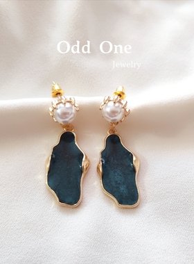 Odd One时尚复古墨绿色不规则图案珍珠耳环耳饰