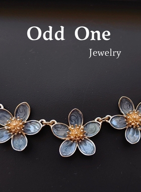 Odd One 时尚灰色滴釉桃花吊坠甜美气质短项链