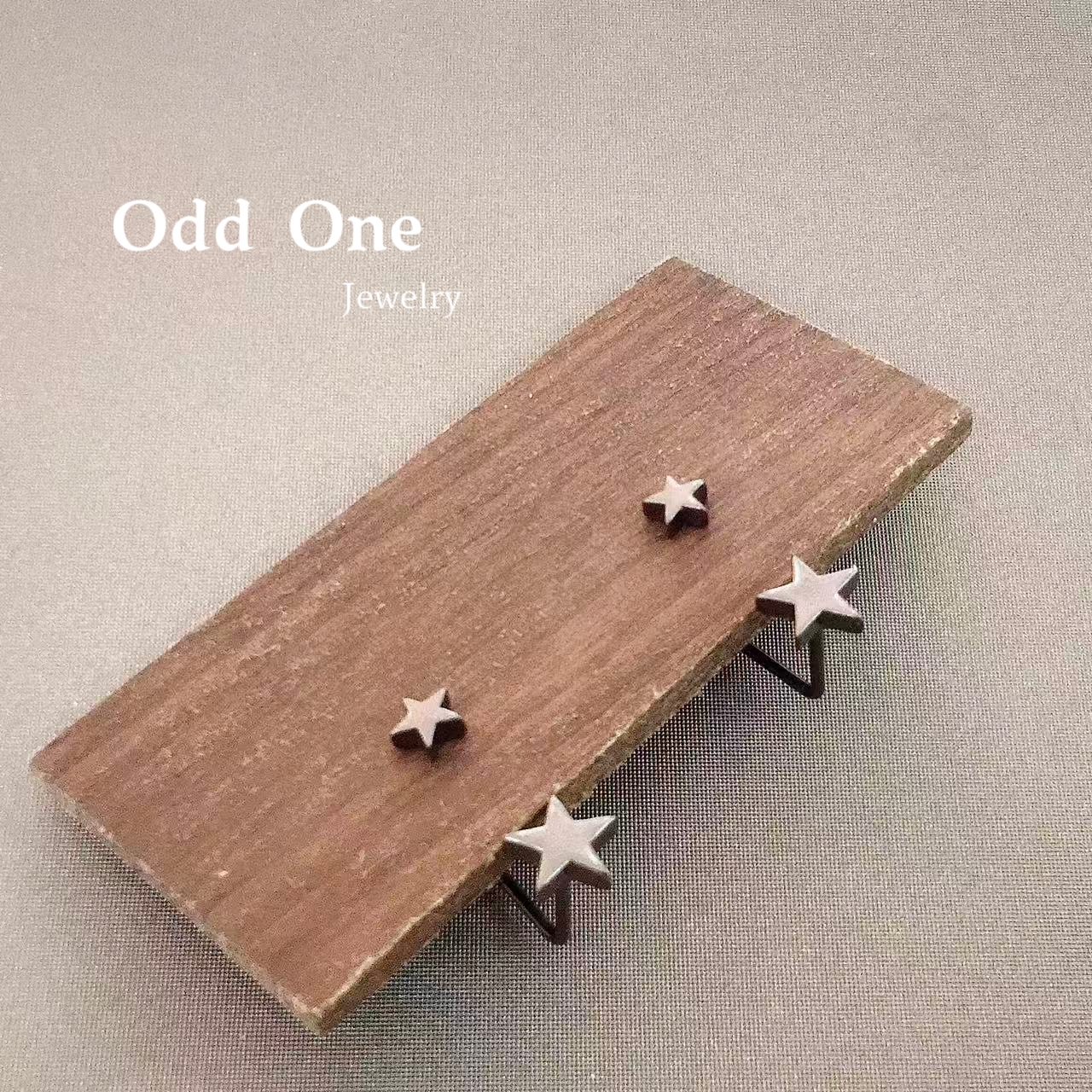 Odd One 925银电镀黑色星星个性小众设计螺丝扣耳钉耳饰多种戴法