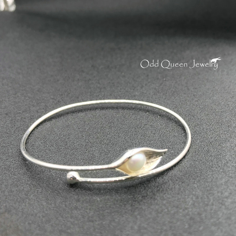 925纯银镶嵌天然珍珠优雅马蹄莲花朵时尚气质极细手镯手环