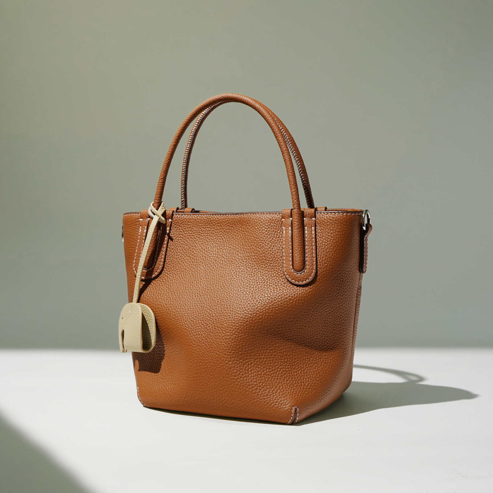 春季款女包包包手提包新款菜篮子高级感时尚手提斜挎真皮水桶包