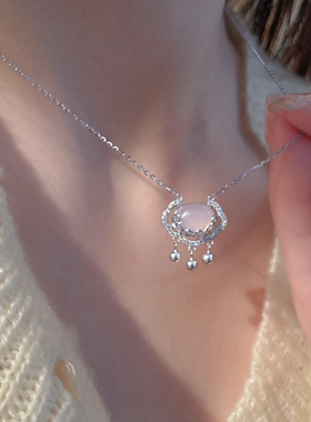 镀银平安锁项链女轻奢小众玉髓长命锁吊坠同心锁送妈妈母亲节礼物