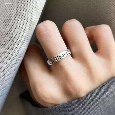La liberté个性女生食指戒简约款时尚字母男士尾戒自由自在戒指