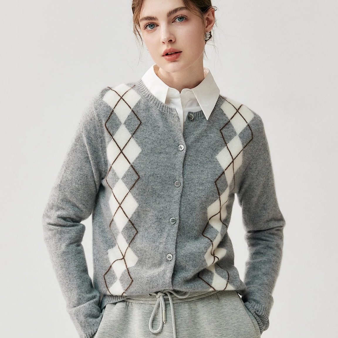 轻奢老钱风baby山羊绒开衫女圆领菱形拼色毛衣宽松羊毛衫针织外套,女装/女士精品,羊绒衫,淘宝优惠券,粉丝福利购,淘宝优惠卷