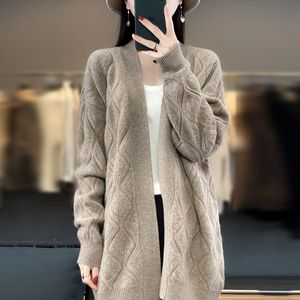 中长款V领100纯羊绒开衫女秋冬菱形扭花毛衣外套加厚宽松羊毛上衣