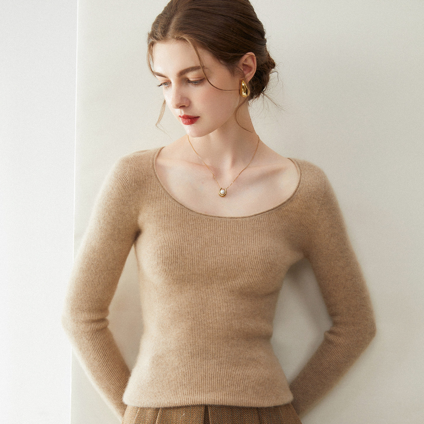 100%纯山羊绒衫女一线成衣卷边圆领坑条针织毛衣无缝修身打底上衣,女装/女士精品,羊绒衫,淘宝优惠券,粉丝福利购,淘宝优惠卷