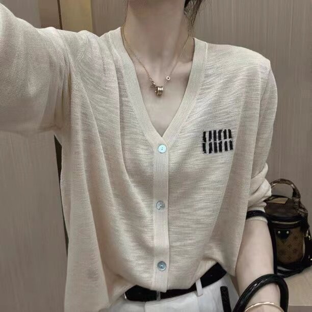 精纺羊毛针织开衫女V领刺绣外套