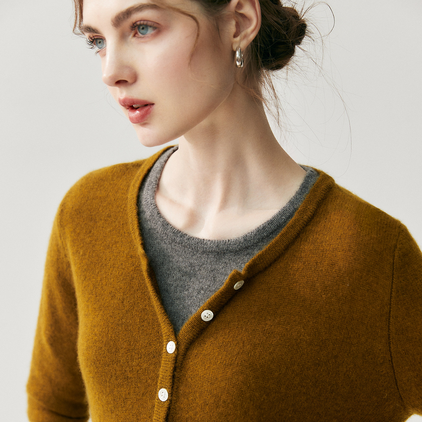 秋冬季拼色假两件拼色山羊绒衫女纽扣针织毛衣宽松羊毛衫打底上衣,女装/女士精品,羊绒衫,淘宝优惠券,粉丝福利购,淘宝优惠卷