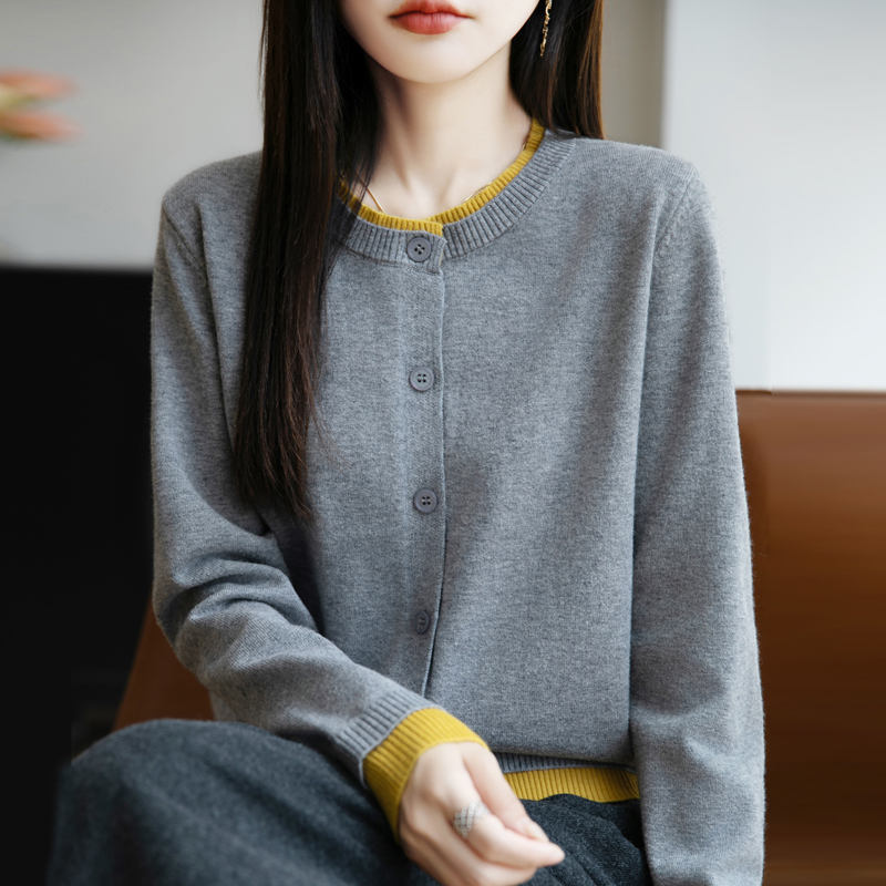 假两件拼色精纺羊毛开衫圆领外套