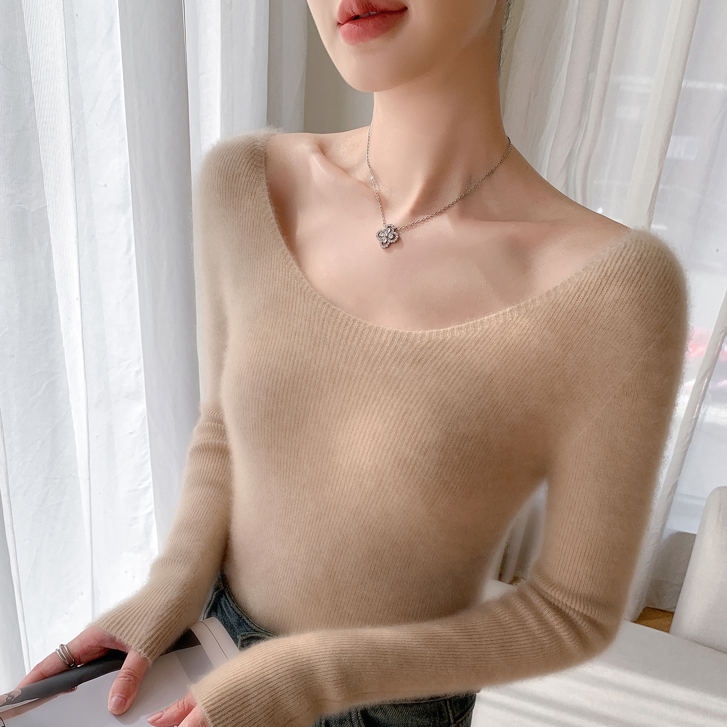 一线成衣山羊绒衫大圆领坑条毛衣