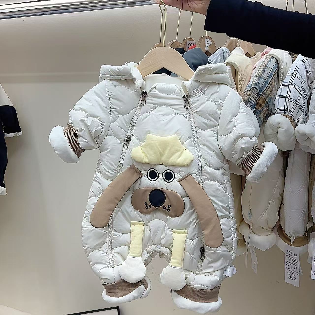 婴儿衣服秋冬夹棉连体衣保暖哈衣婴幼儿外出男宝秋季加厚棉衣冬装