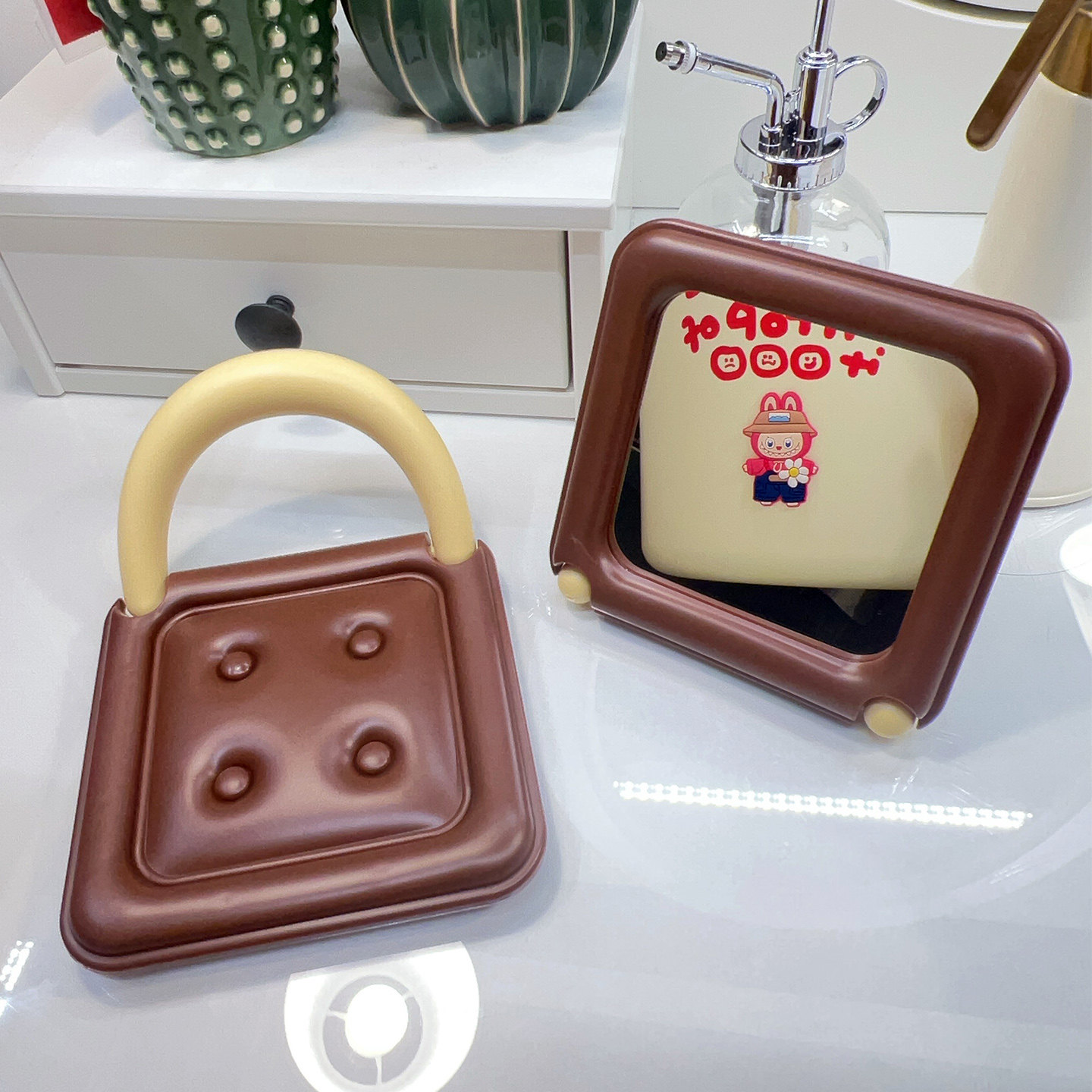 创意巧克力饼干折叠化妆镜ins多功能便携学生宿舍桌面可立梳妆镜,家庭/个人清洁工具,随身化妆镜,淘宝优惠券,粉丝福利购,淘宝优惠卷