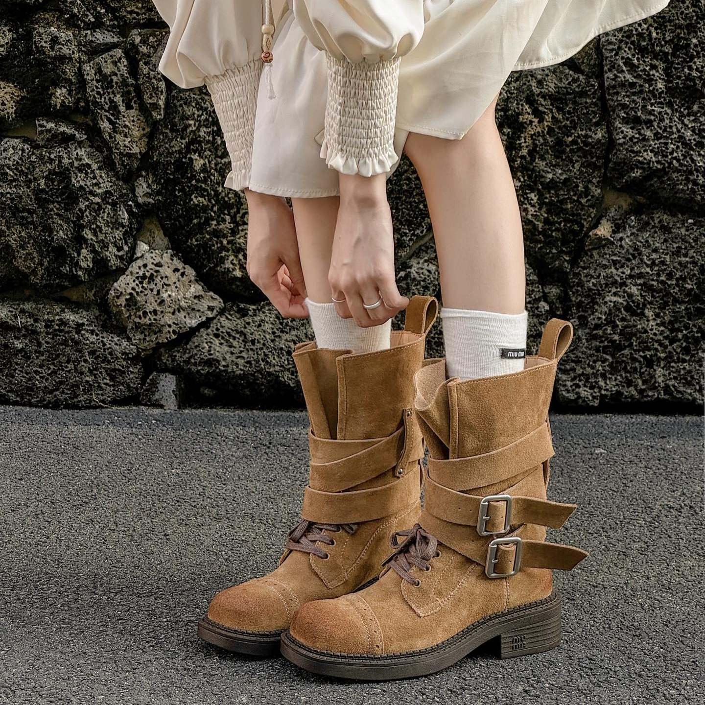 2026春英伦复古皮带扣马丁靴女中筒机车靴春秋厚底短靴子金属扣带