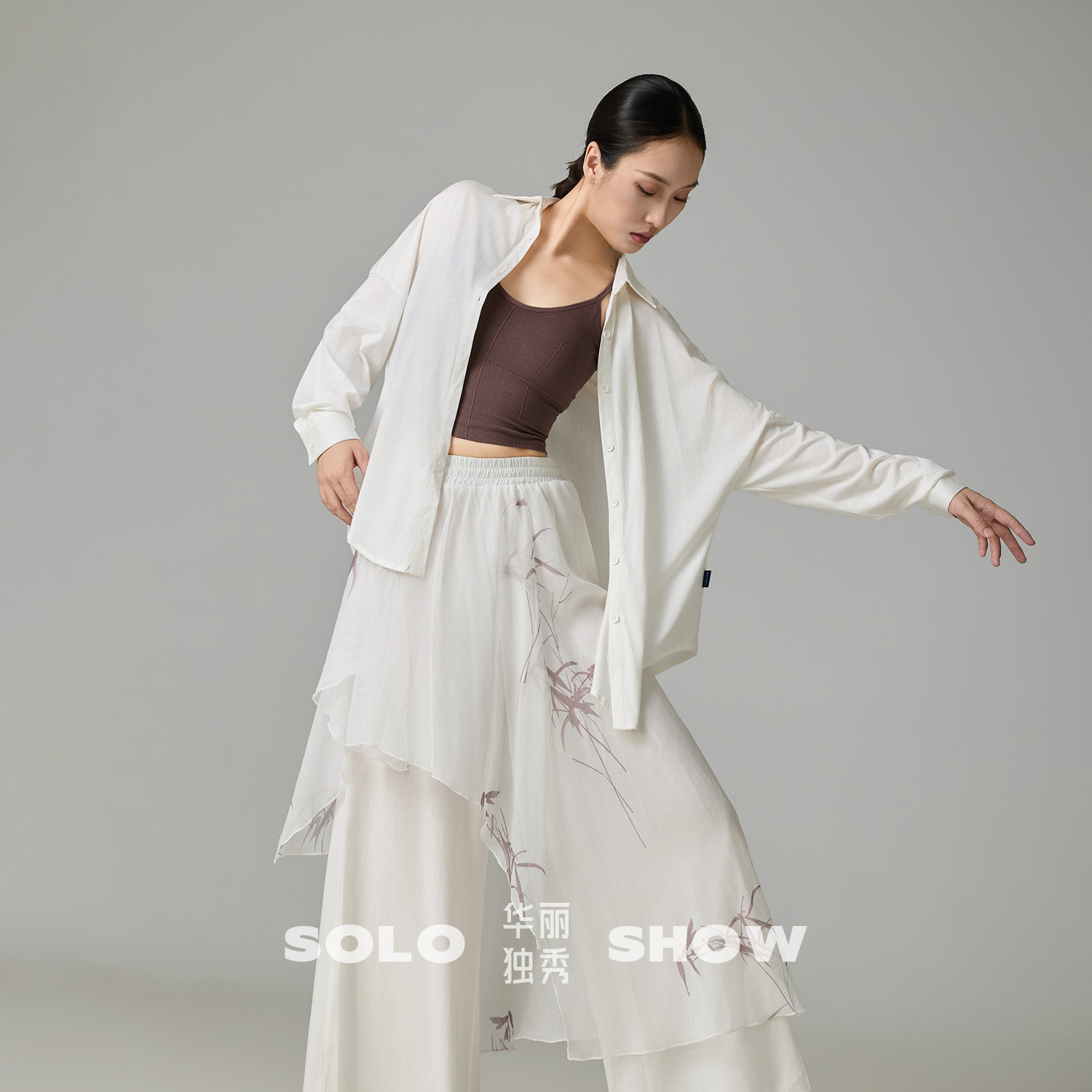 华丽独秀现代舞练功服长袖剑舞衬衫上衣宽松显瘦飘逸舞蹈服演出服图片